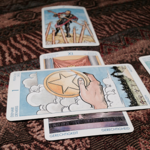 30 minute tarot reading with Lizzy Hoffmann