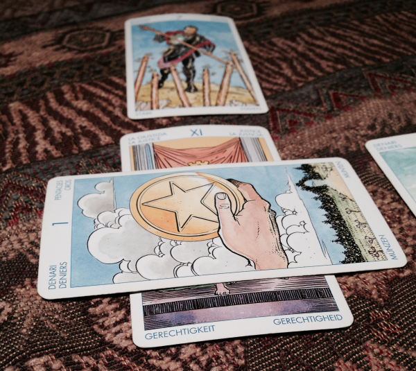 30 minute tarot reading with Lizzy Hoffmann